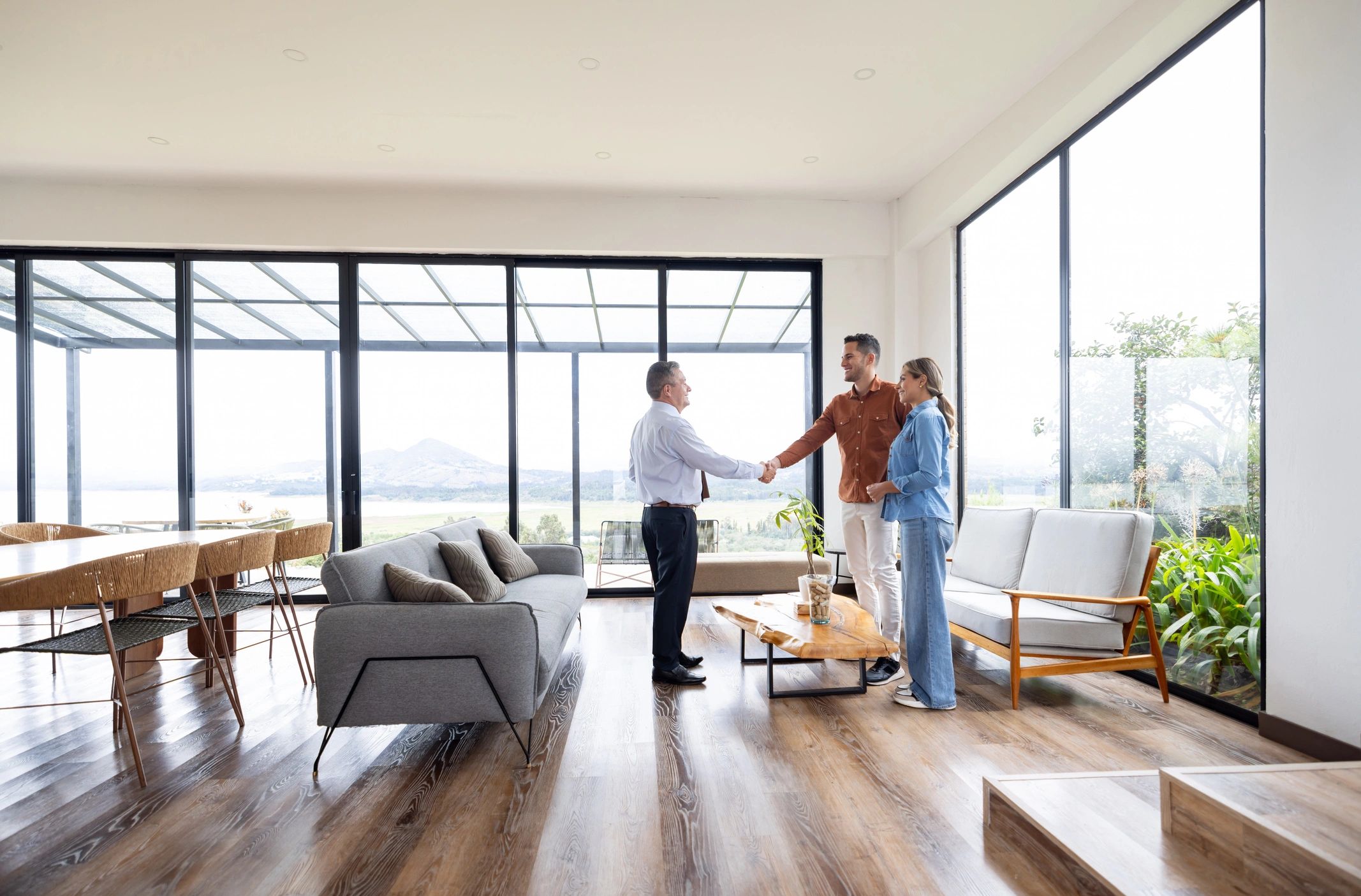 Real estate investment consultation meeting
